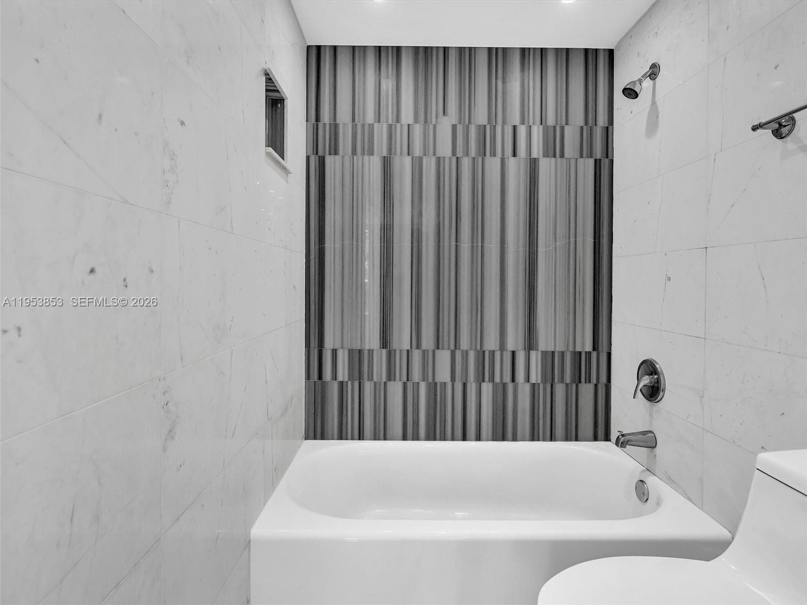100 Bayview Dr # 223, Sunny Isles Beach FL 33160 — 33