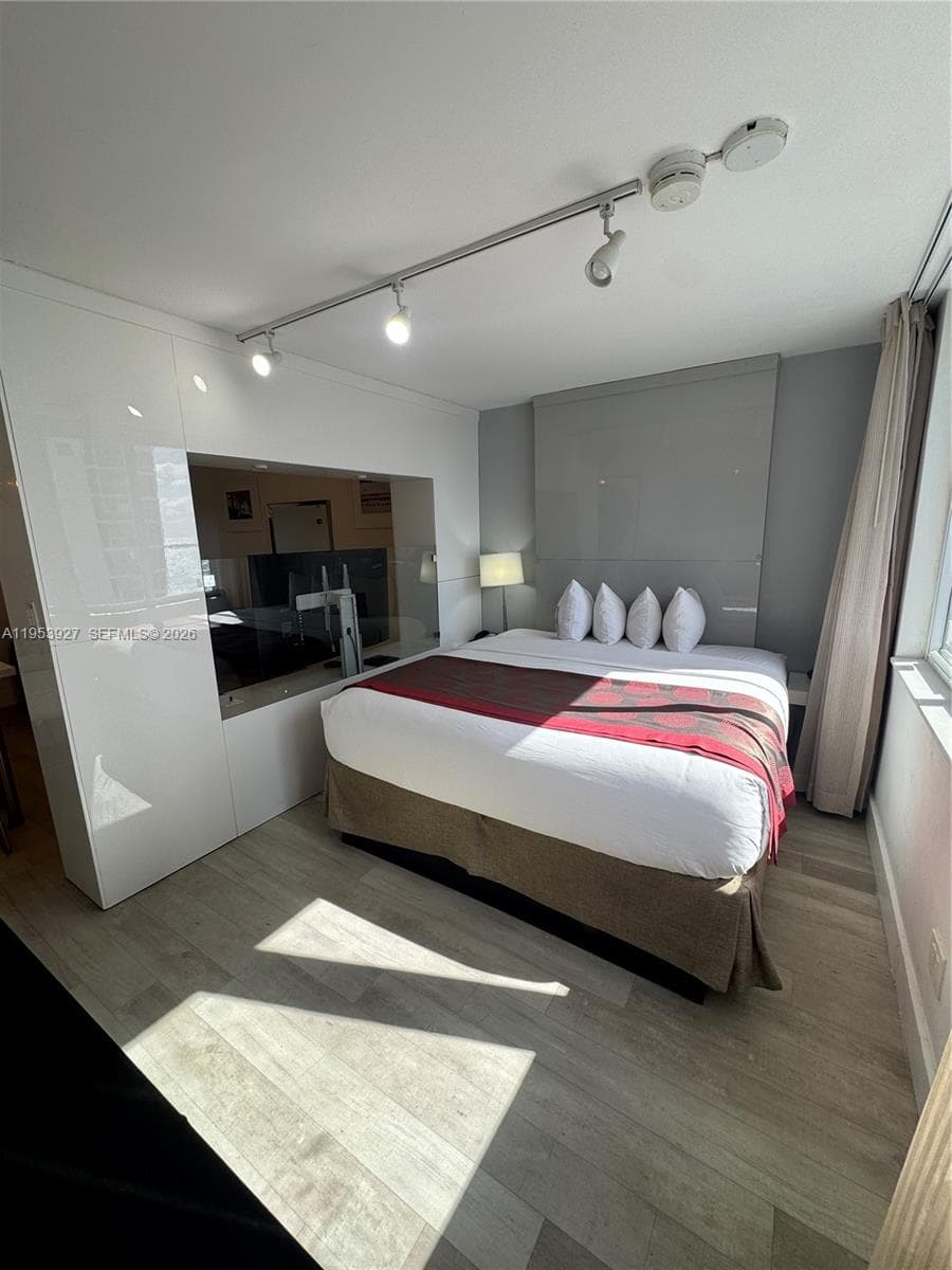 19201 Collins Ave # 1004, Sunny Isles Beach FL 33160 — 2