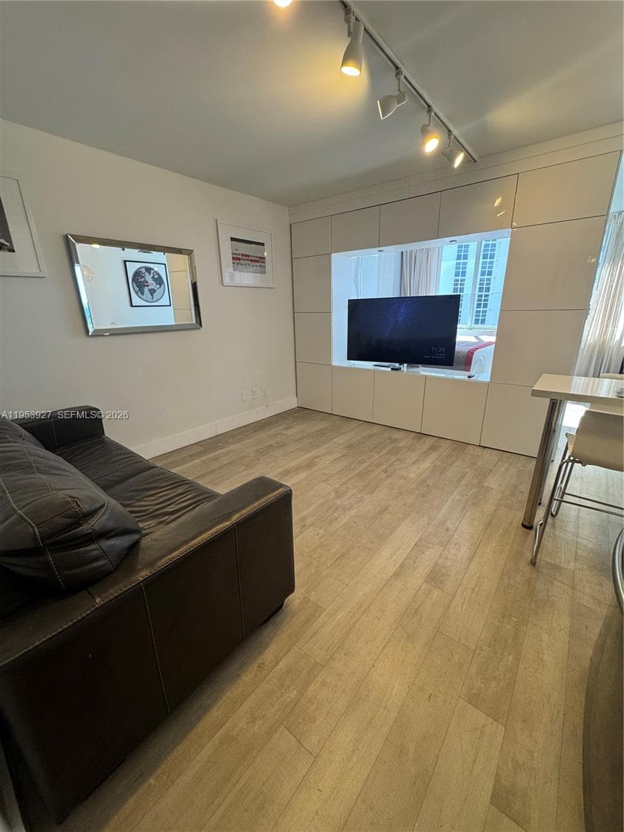 19201 Collins Ave # 1004, Sunny Isles Beach FL 33160 — 7