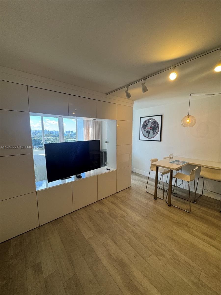 19201 Collins Ave # 1004, Sunny Isles Beach FL 33160 — 4