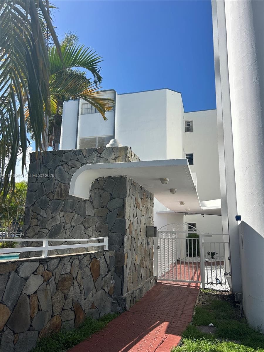 1075 93rd St # 106, Bay Harbor Islands FL 33154 — 15