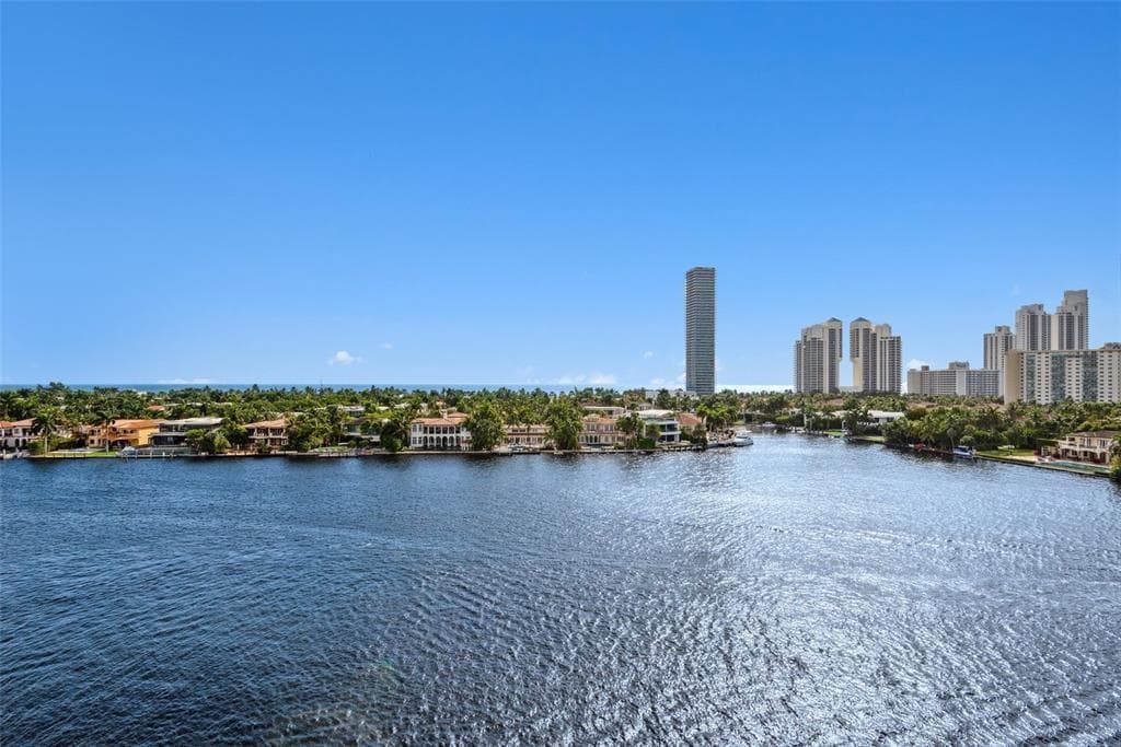 19707 Turnberry Way # 9J, Aventura FL 33180 — 1