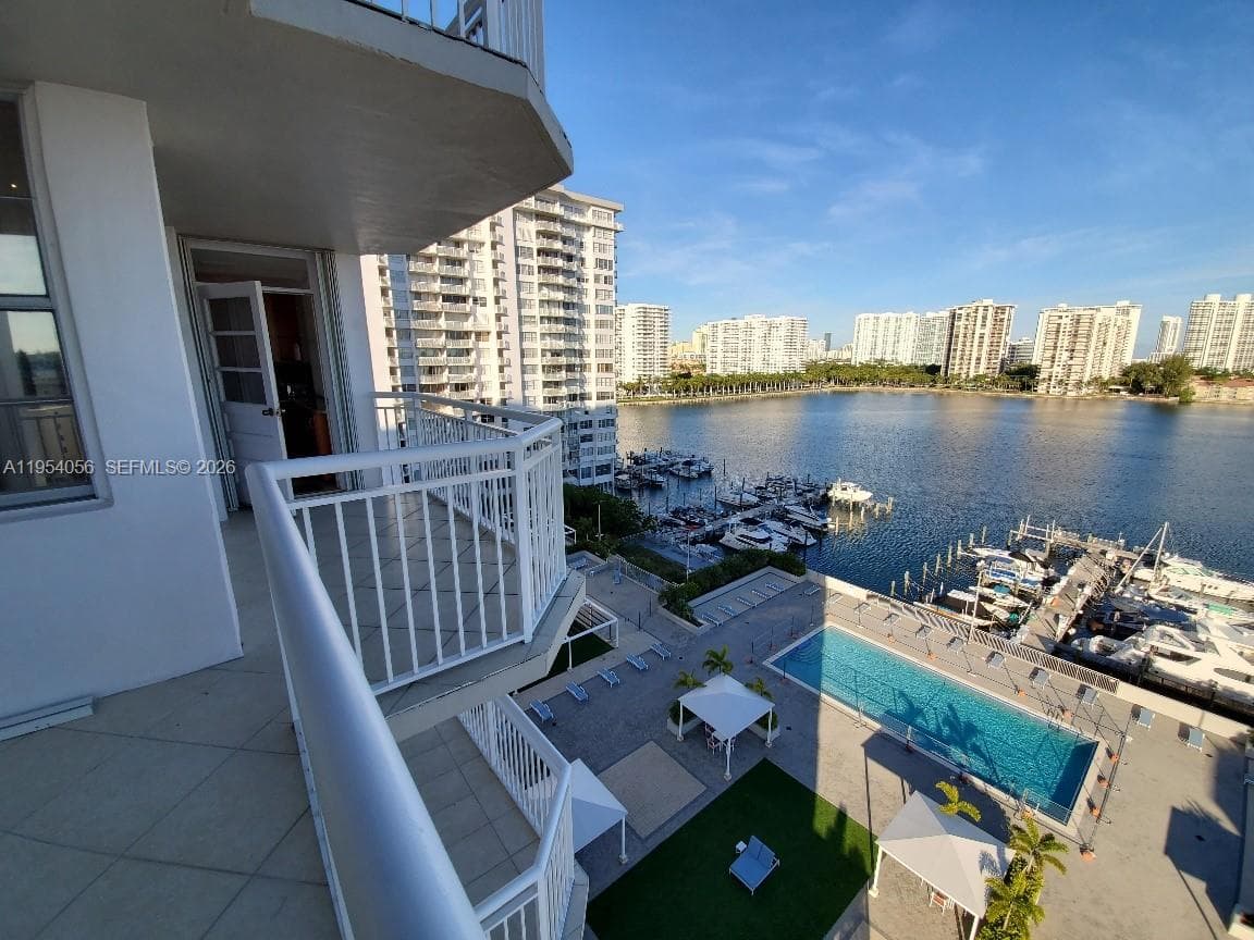 18041 Biscayne Blvd # 1405, Aventura FL 33160 — 42