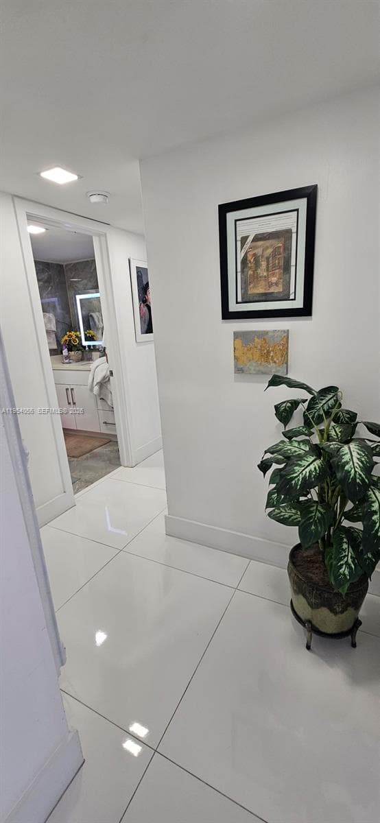 18041 Biscayne Blvd # 1405, Aventura FL 33160 — 34