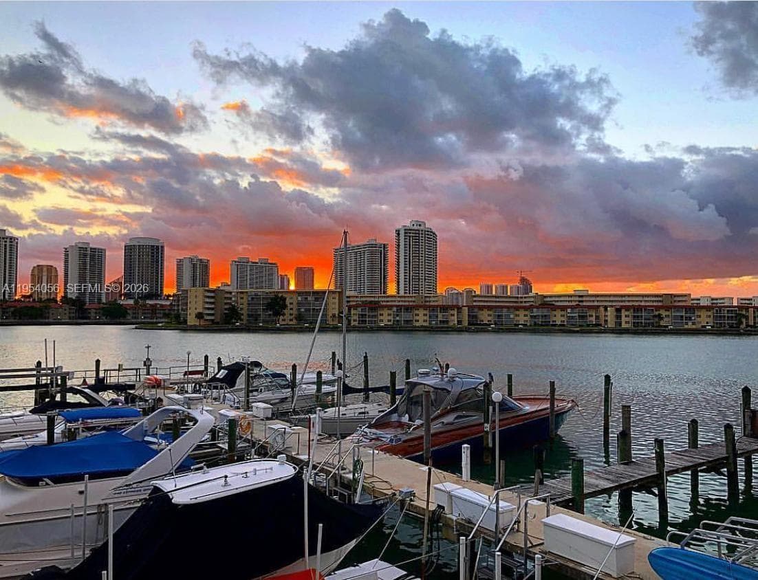 18041 Biscayne Blvd # 1405, Aventura FL 33160 — 40