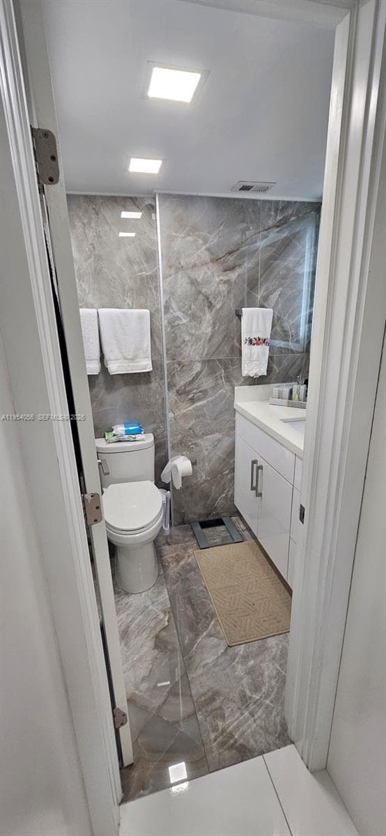 18041 Biscayne Blvd # 1405, Aventura FL 33160 — 31