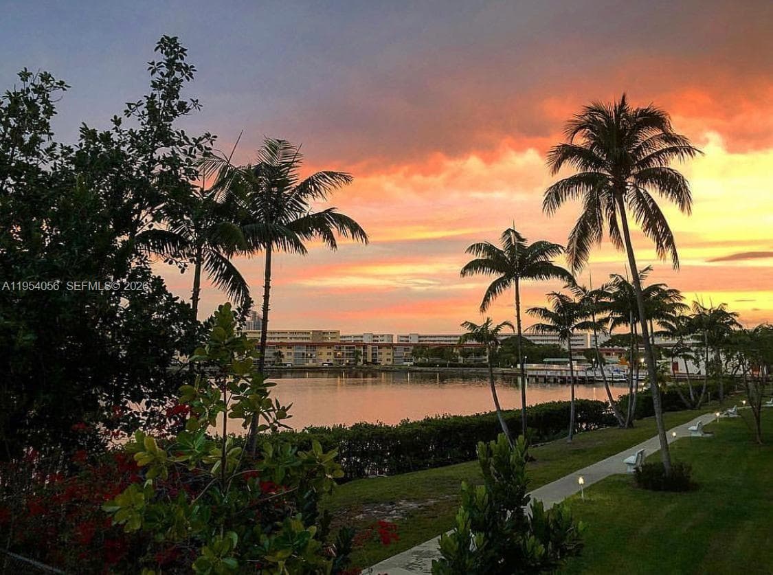 18041 Biscayne Blvd # 1405, Aventura FL 33160 — 39