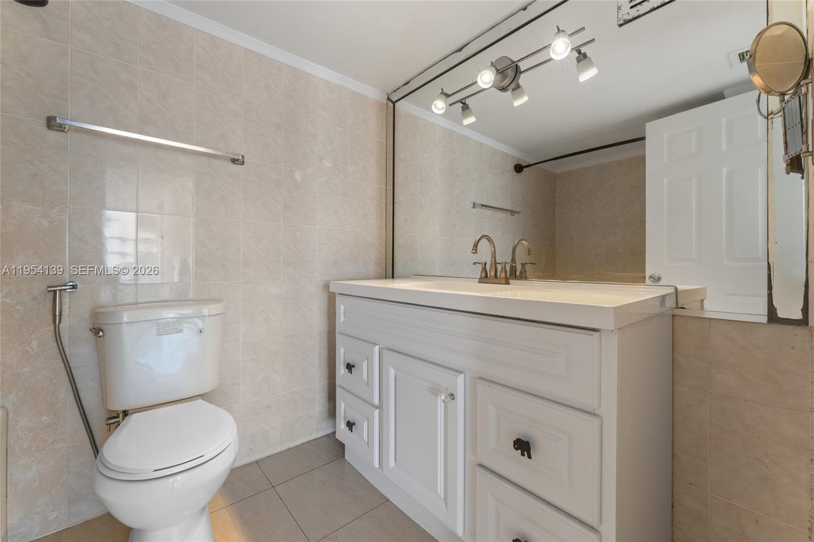 18061 Biscayne Blvd # 1701, Aventura FL 33160 — 23