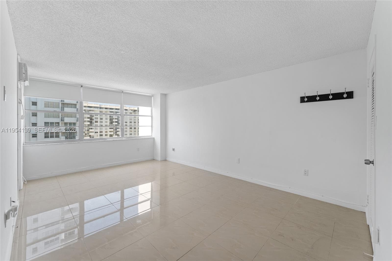 18061 Biscayne Blvd # 1701, Aventura FL 33160 — 17