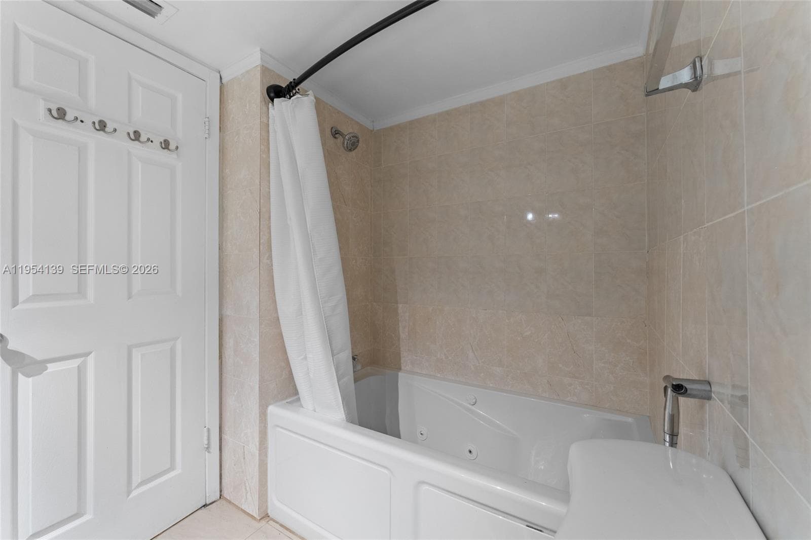 18061 Biscayne Blvd # 1701, Aventura FL 33160 — 24