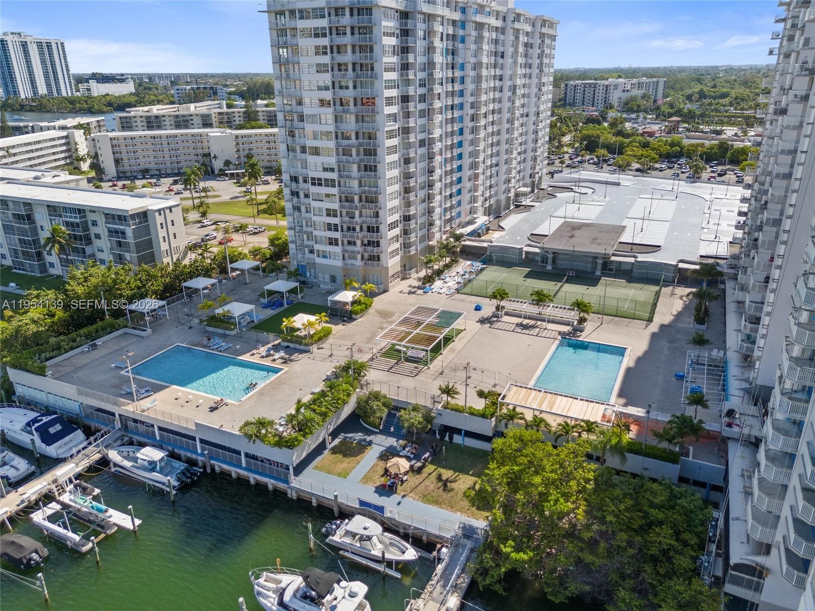 18061 Biscayne Blvd # 1701, Aventura FL 33160 — 33