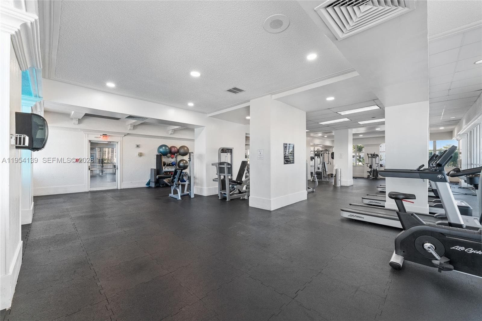 18061 Biscayne Blvd # 1701, Aventura FL 33160 — 25