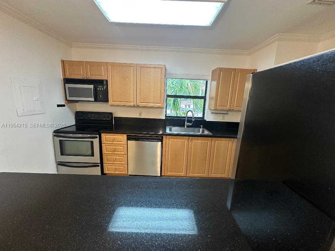 32 Camden Dr # 7, Bal Harbour FL 33154 — 5
