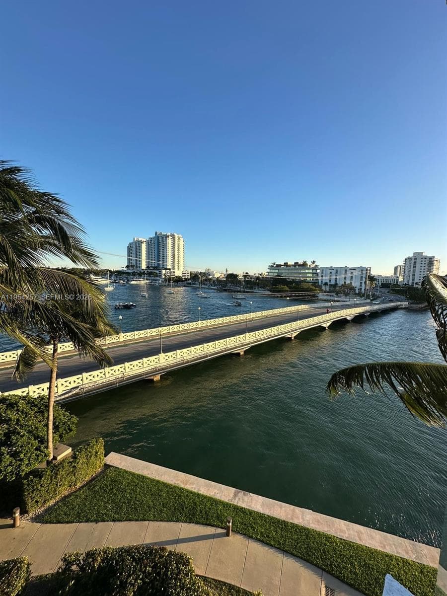 10 VENETIAN WAY # 404, Miami Beach FL 33139 — 3
