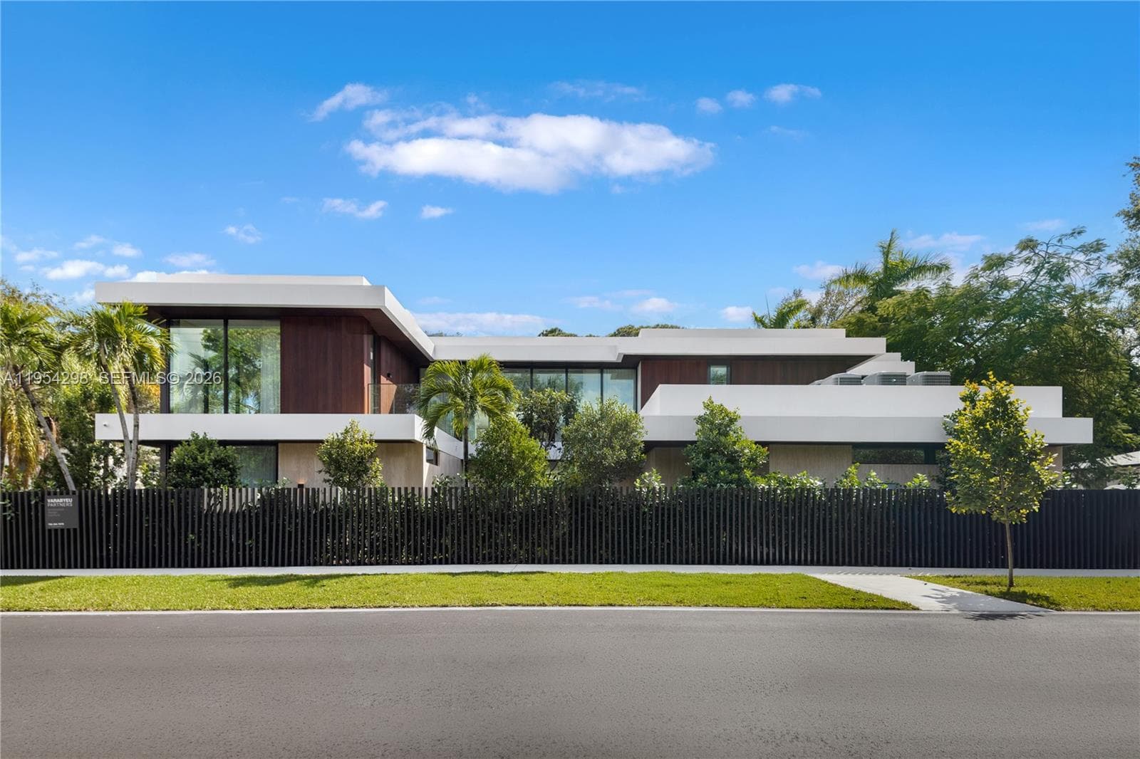 3210 Coacoochee St, Miami FL 33133 — 26