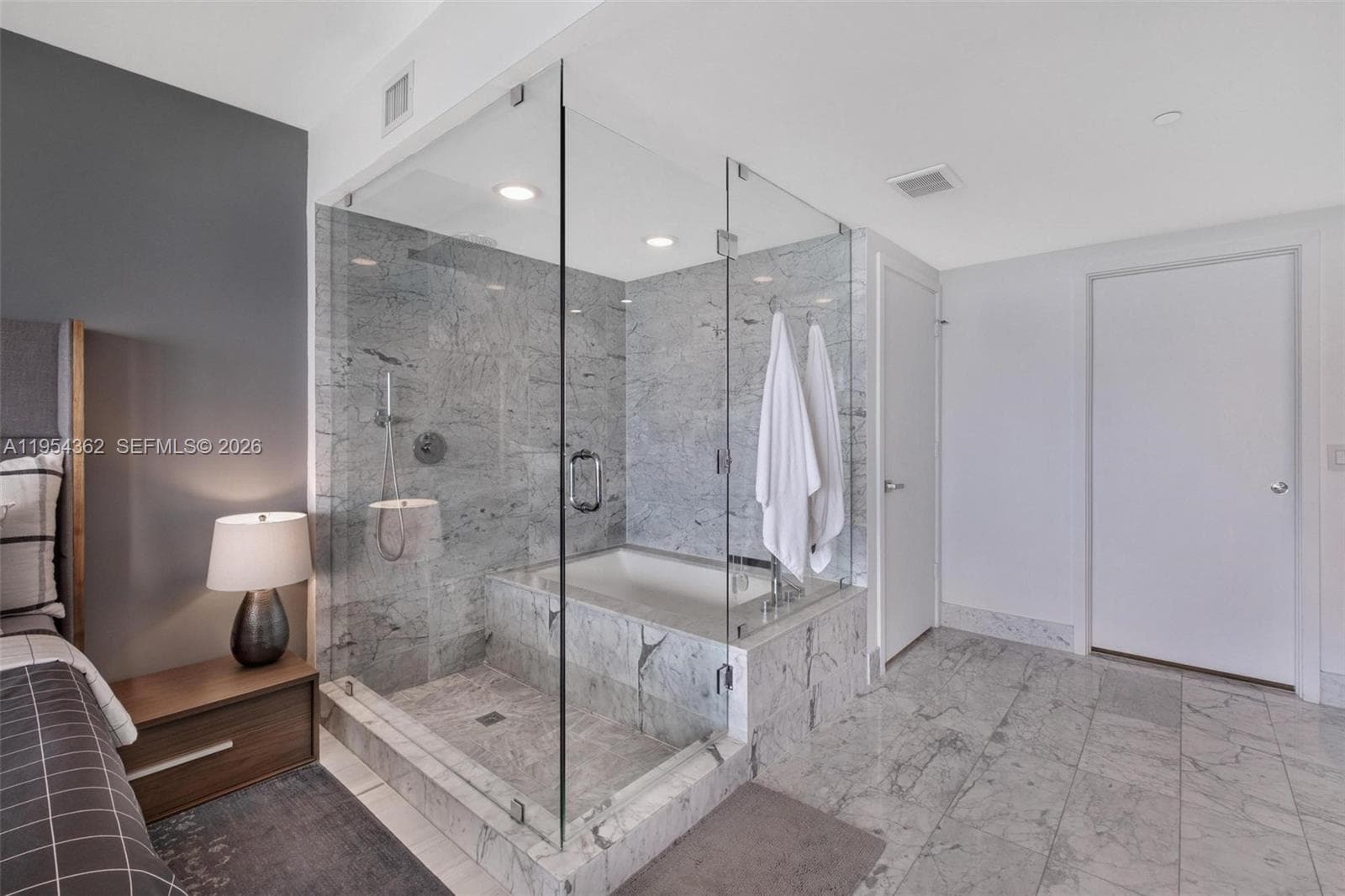 3131 NE 7th Ave # 3605, Miami FL 33137 — 32