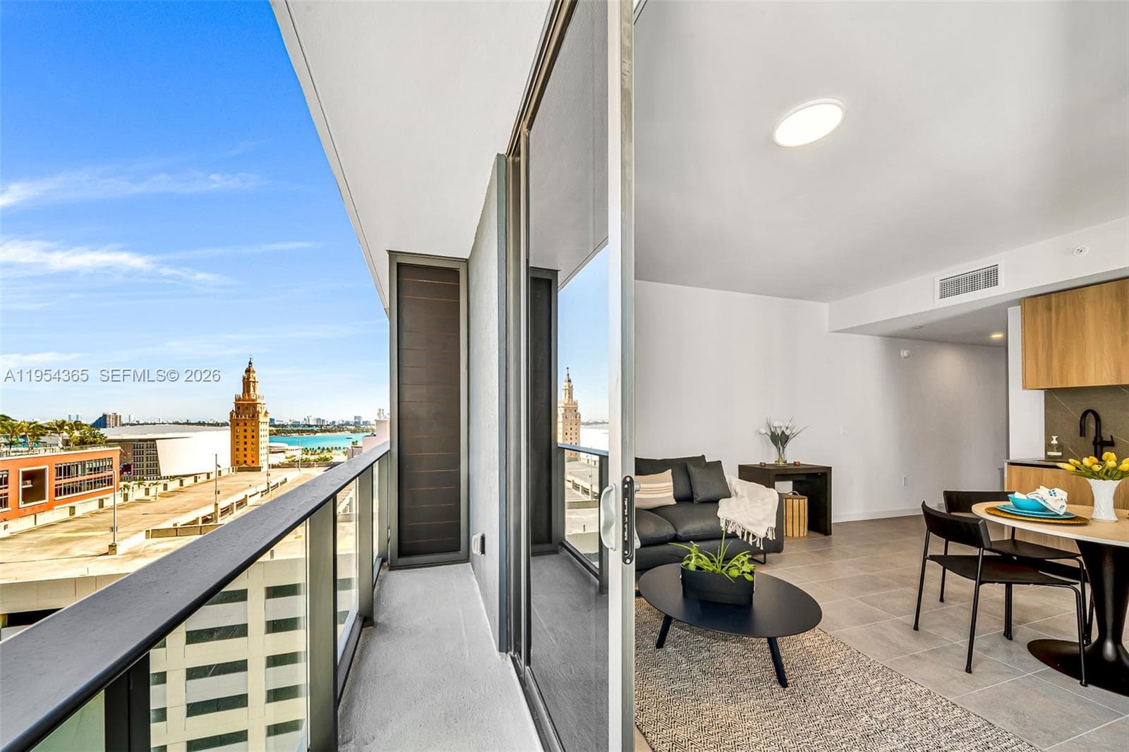 121 NE 5th St # 1608, Miami FL 33143 — 1
