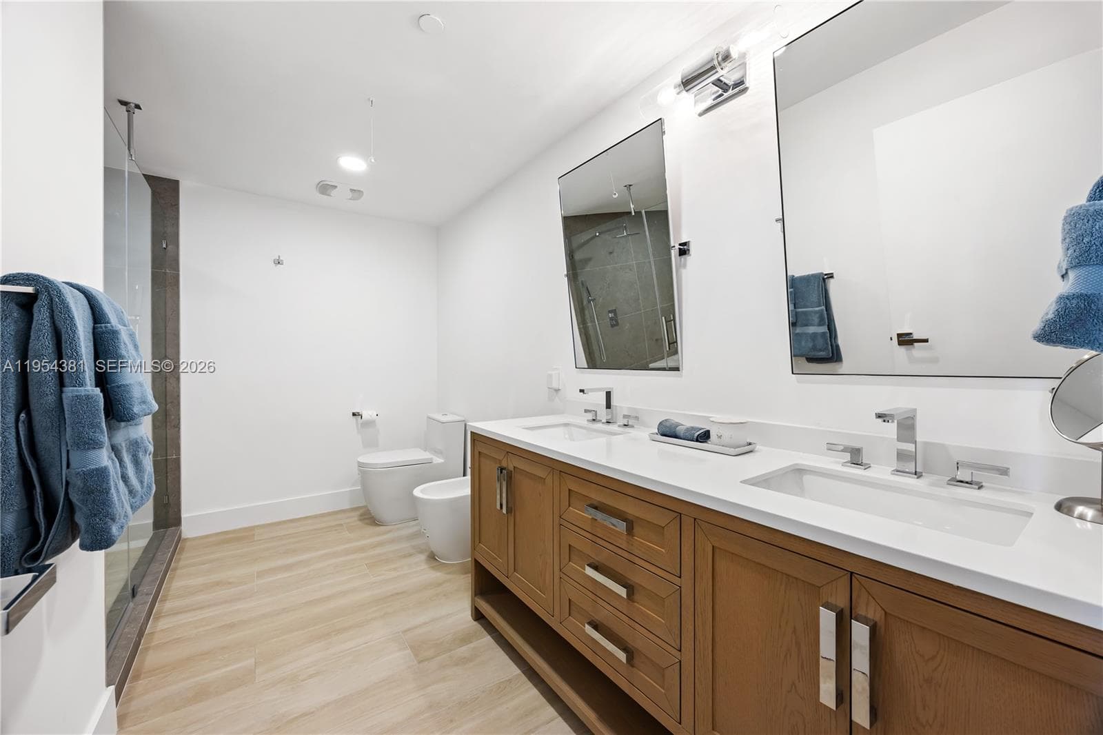 888 Biscayne Blvd # 2009, Miami FL 33132 — 6