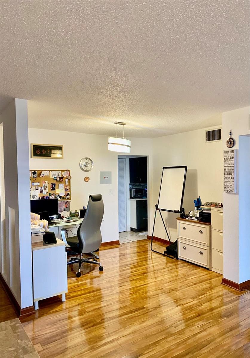 1750 NE 191st Street Apt 600, North Miami Beach FL 33179 — 36