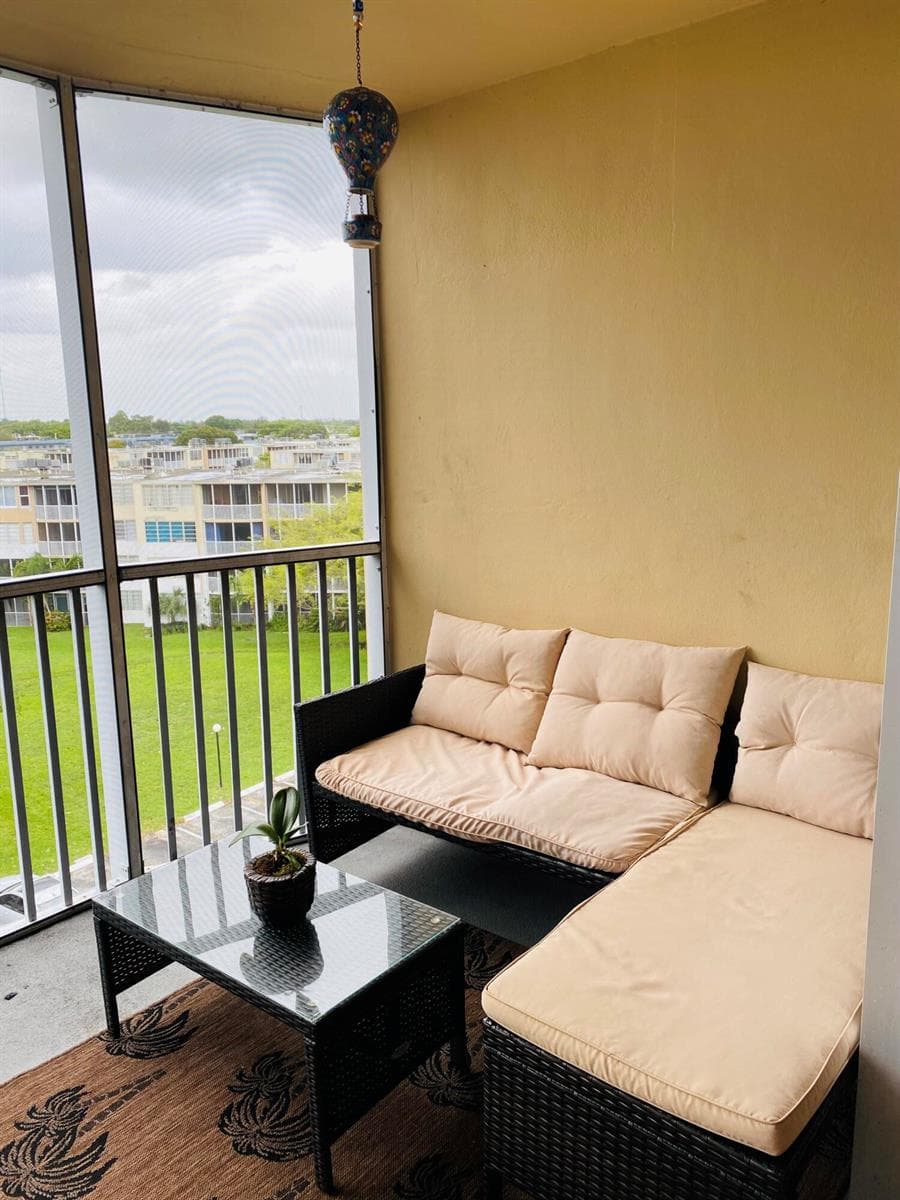 1750 NE 191st Street Apt 600, North Miami Beach FL 33179 — 38