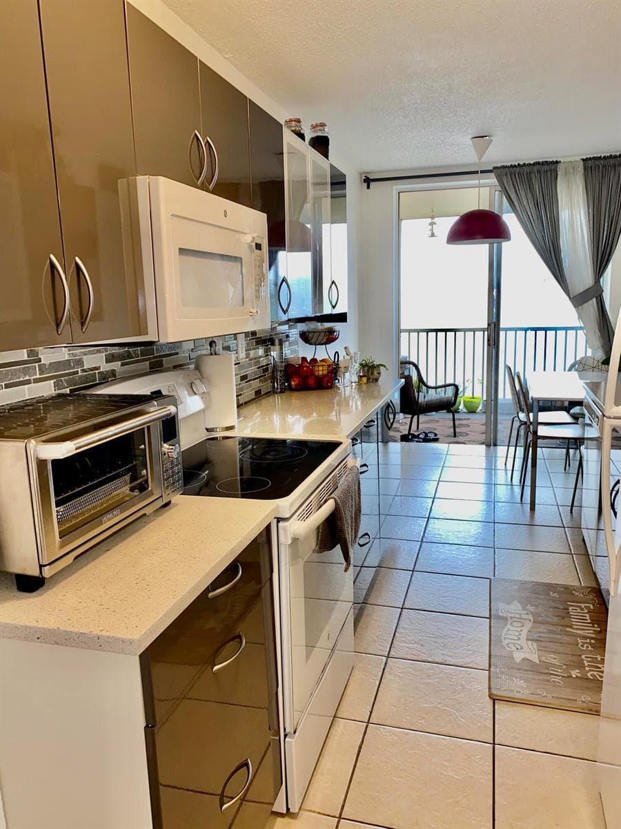 1750 NE 191st Street Apt 600, North Miami Beach FL 33179 — 10