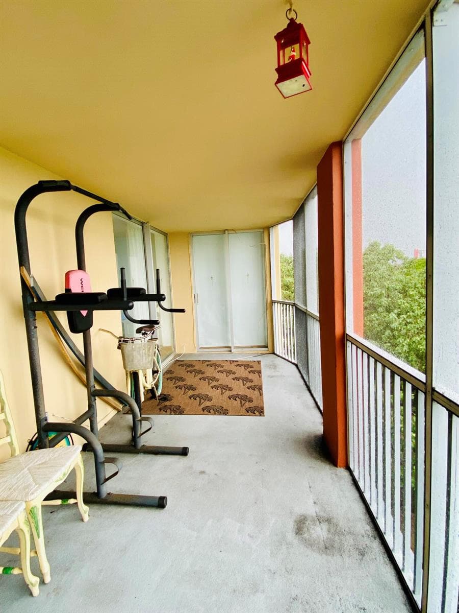 1750 NE 191st Street Apt 600, North Miami Beach FL 33179 — 37