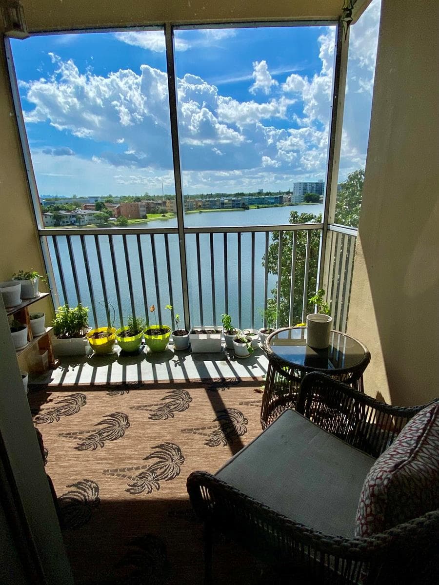 1750 NE 191st Street Apt 600, North Miami Beach FL 33179 — 40
