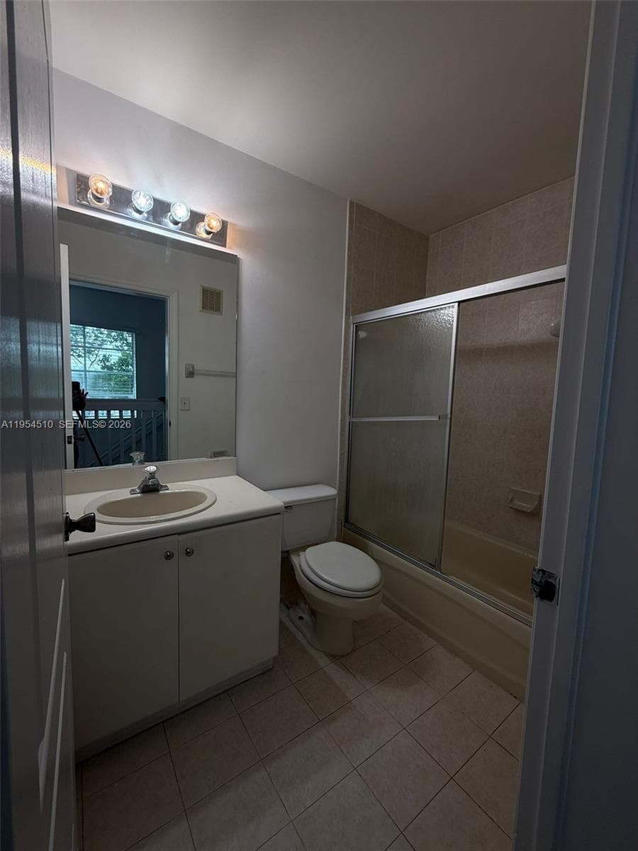 17640 NW 73rd Ave # 19, Hialeah FL 33015 — 4