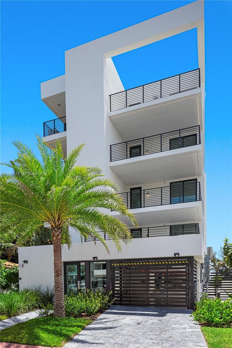 1930 Bay Dr Second Level Un # 1, Miami Beach FL 33141 — 24