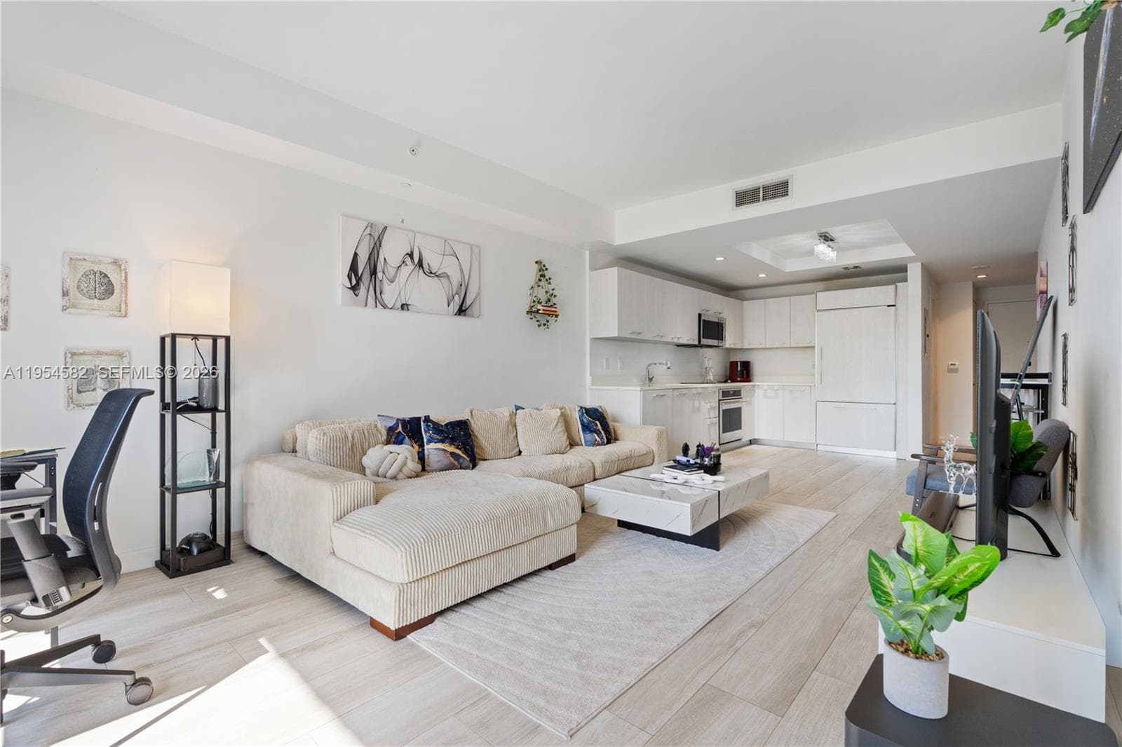 55 SW 9th St # 3005, Miami FL 33130 — 5