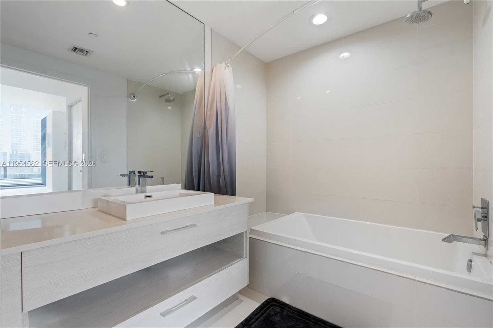 55 SW 9th St # 3005, Miami FL 33130 — 18