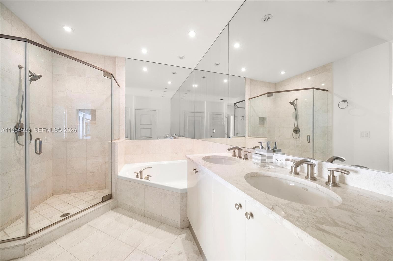 901 Brickell Key Blvd # 3706, Miami FL 33131 — 18