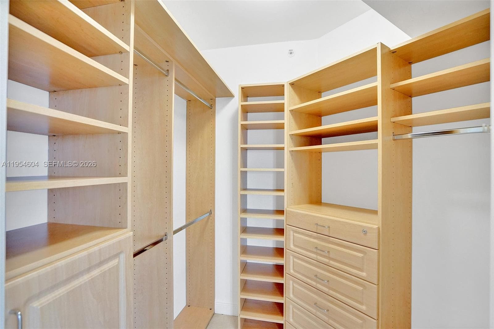 4775 Collins Ave # 3007, Miami Beach FL 33140 — 32