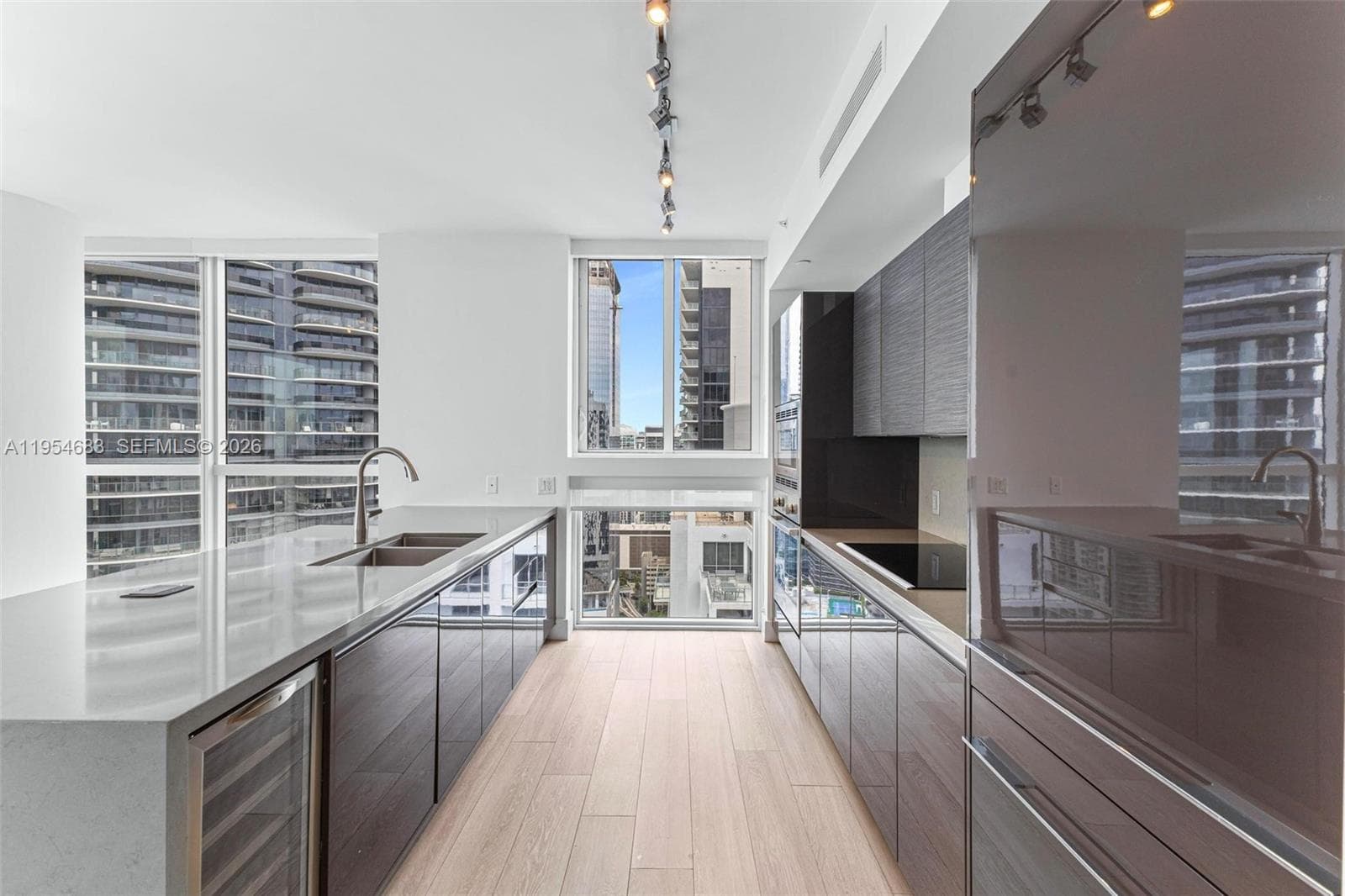 1080 Brickell Ave # 3909, Miami FL 33131 — 6