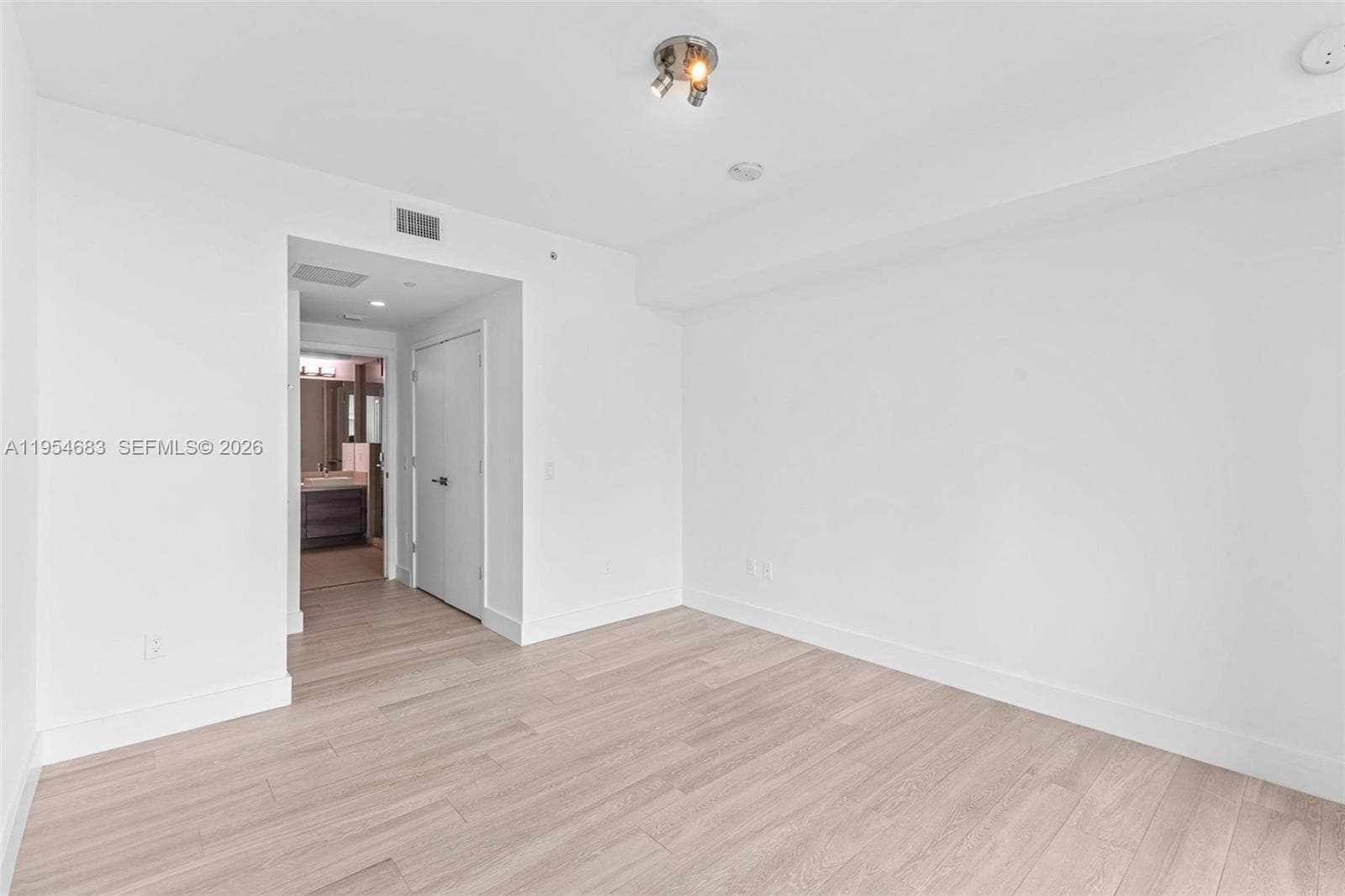 1080 Brickell Ave # 3909, Miami FL 33131 — 13