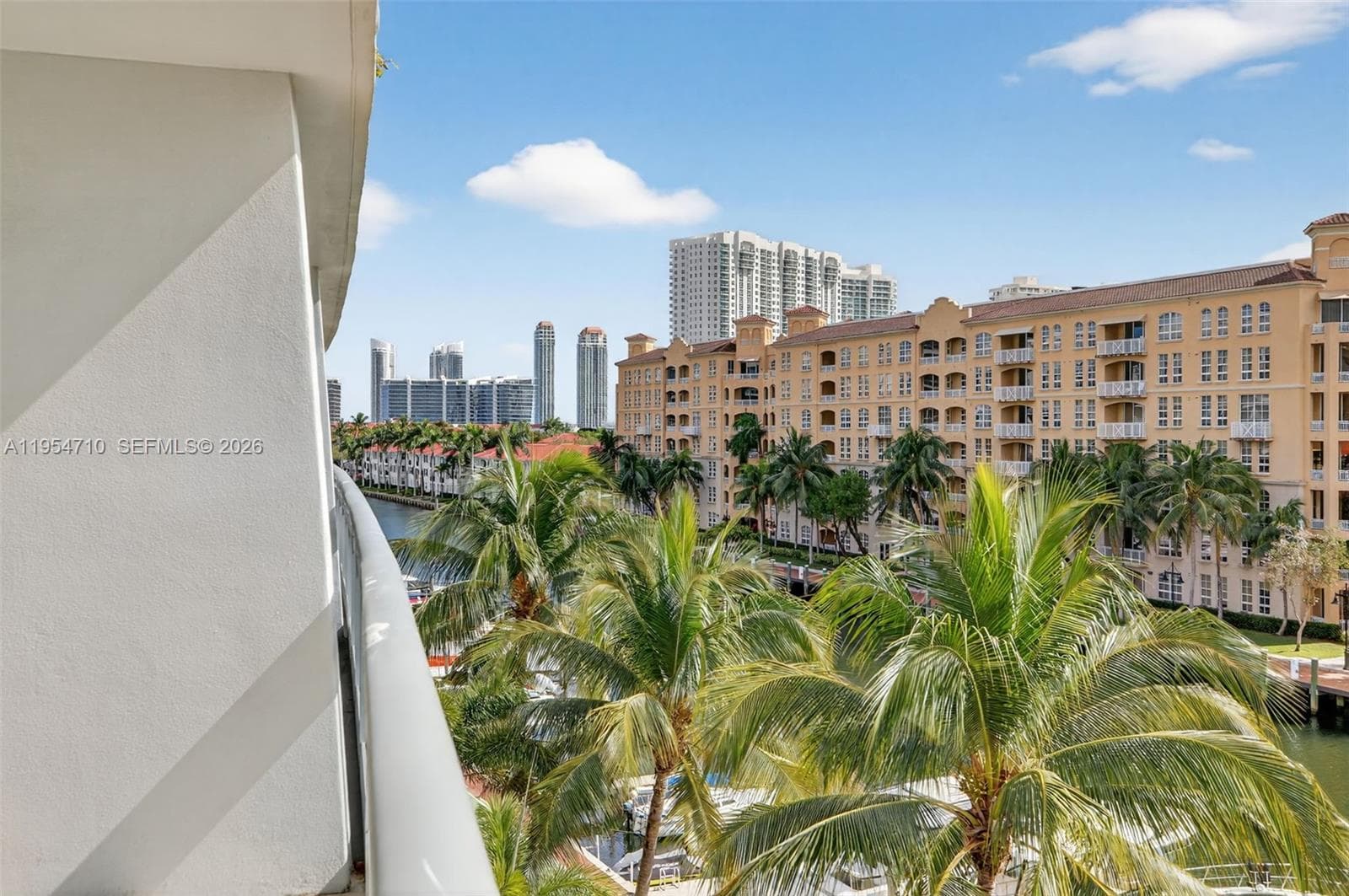 2950 NE 188th St # 302, Aventura FL 33180 — 62