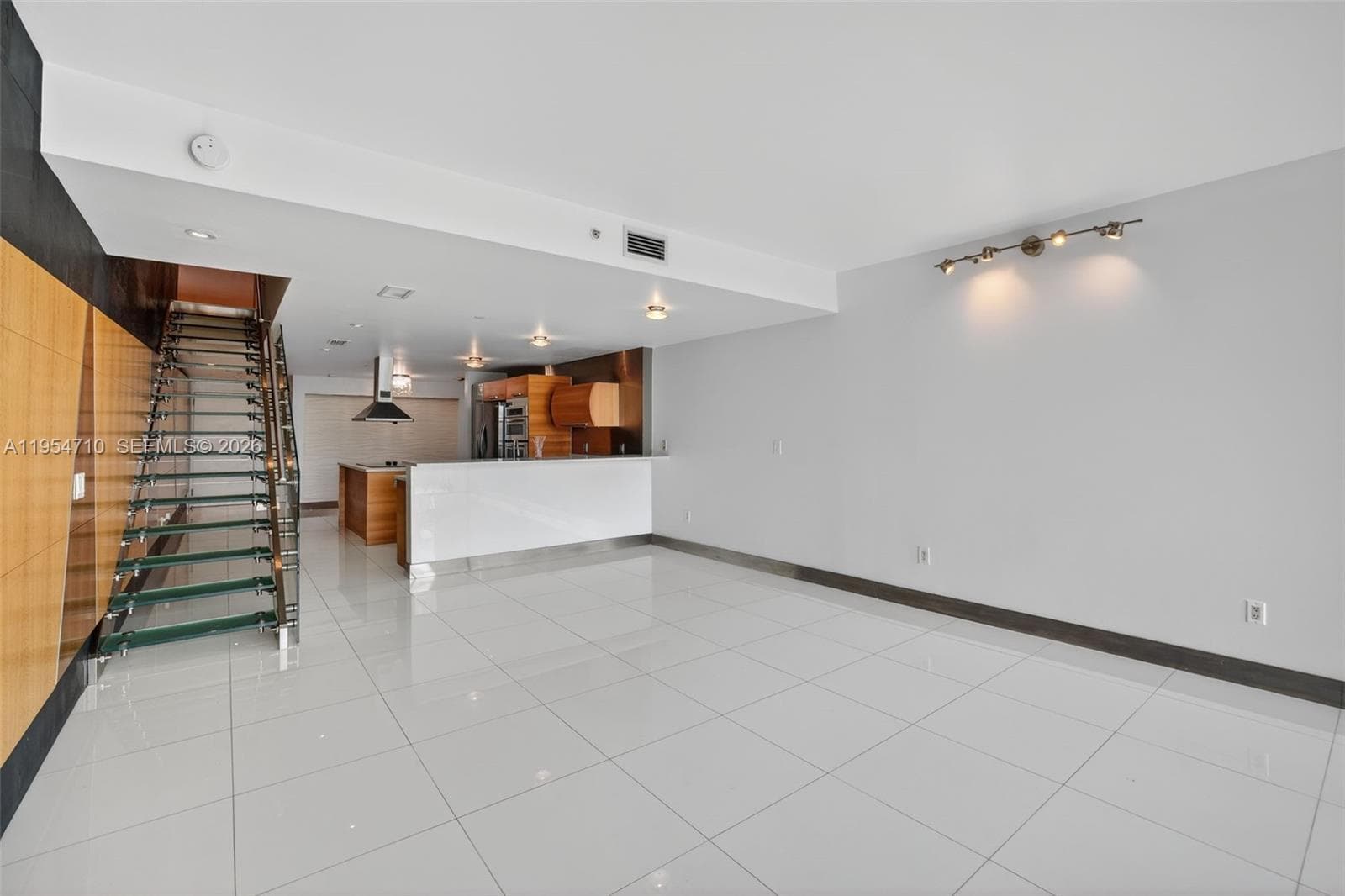 2950 NE 188th St # 302, Aventura FL 33180 — 27