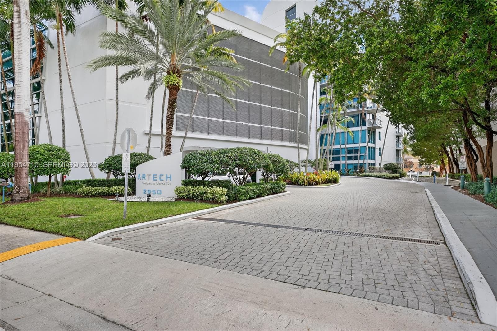 2950 NE 188th St # 302, Aventura FL 33180 — 72