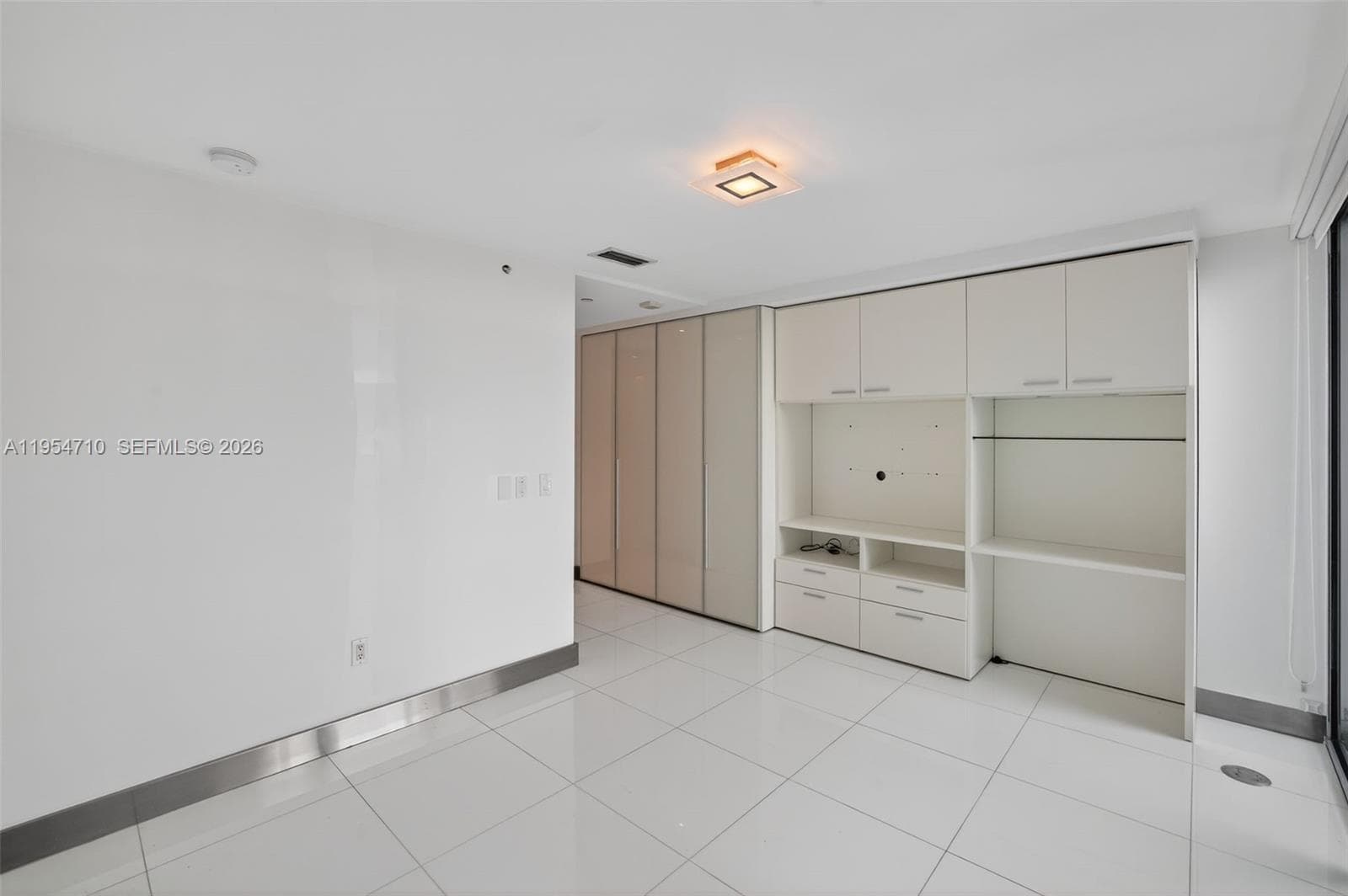 2950 NE 188th St # 302, Aventura FL 33180 — 52