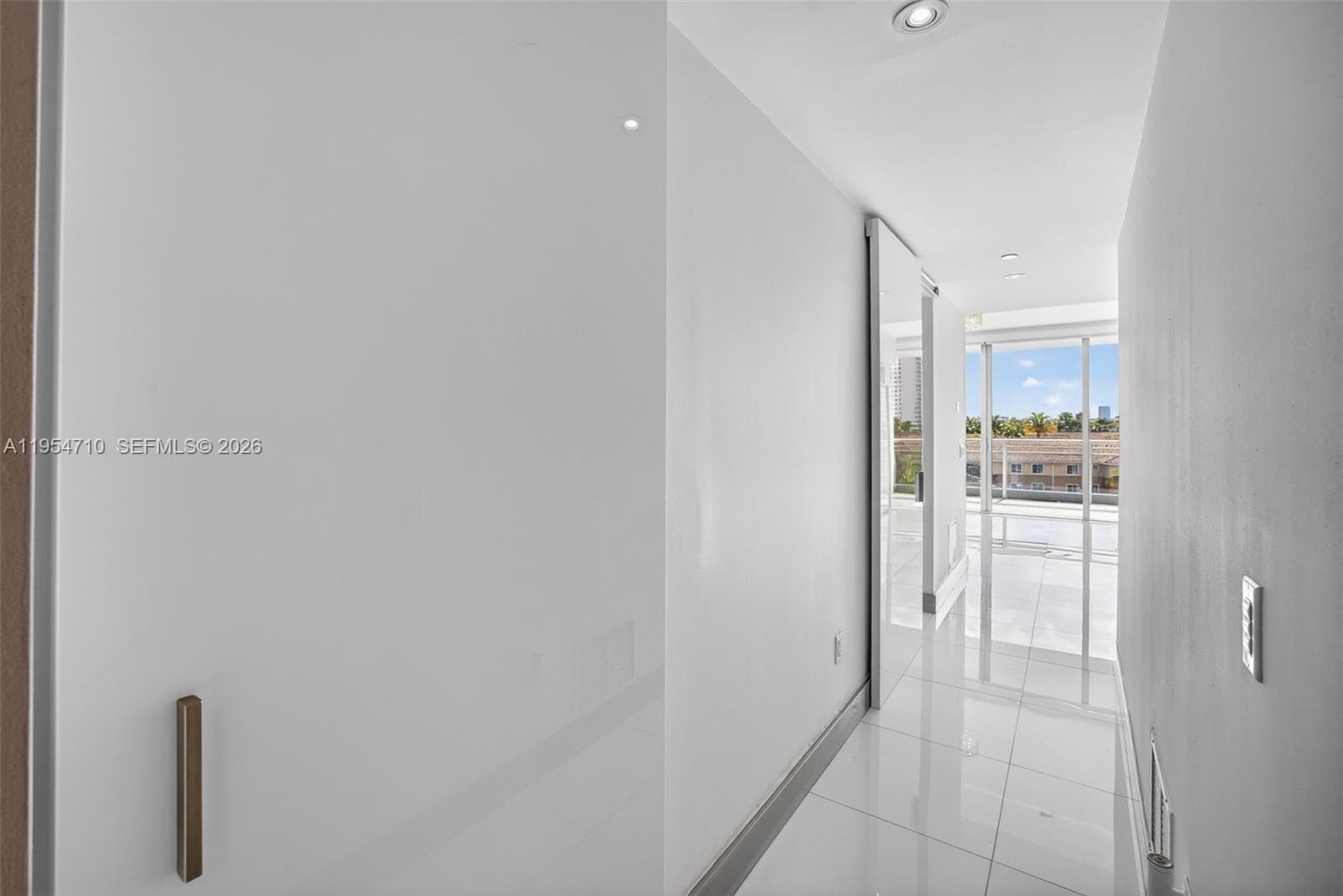 2950 NE 188th St # 302, Aventura FL 33180 — 56