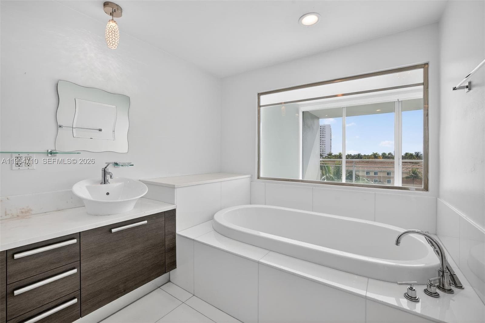 2950 NE 188th St # 302, Aventura FL 33180 — 43