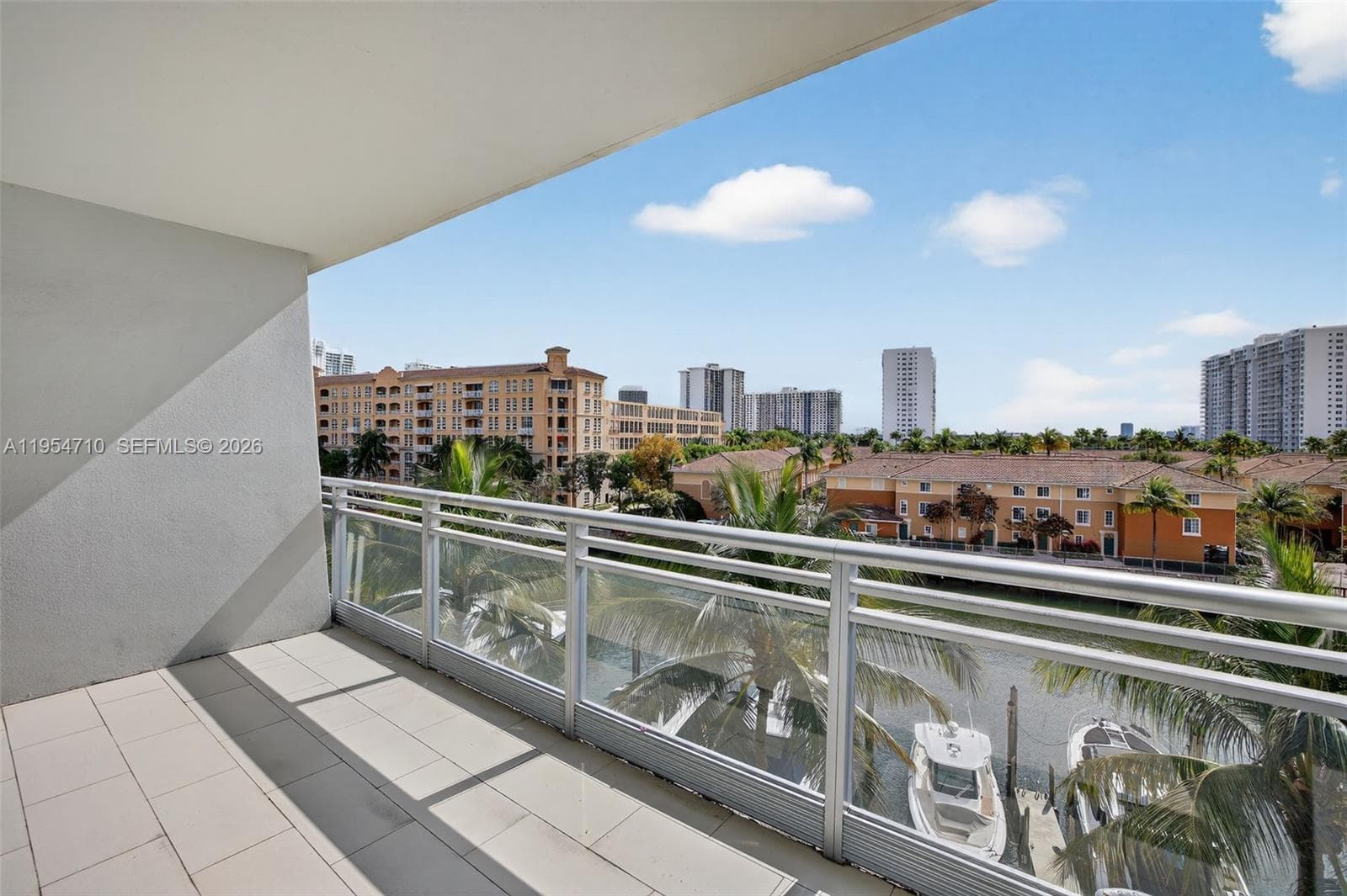 2950 NE 188th St # 302, Aventura FL 33180 — 57