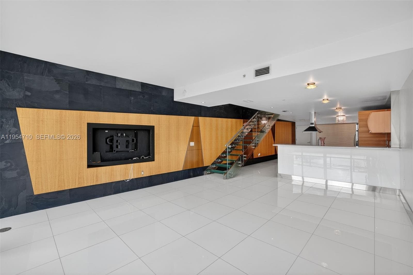 2950 NE 188th St # 302, Aventura FL 33180 — 26