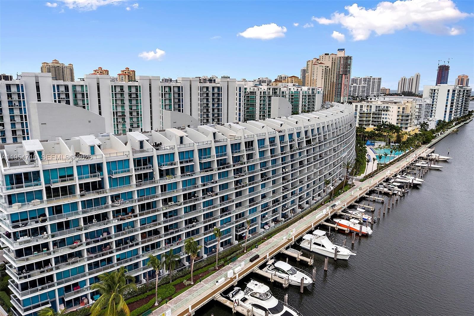 2950 NE 188th St # 302, Aventura FL 33180 — 77