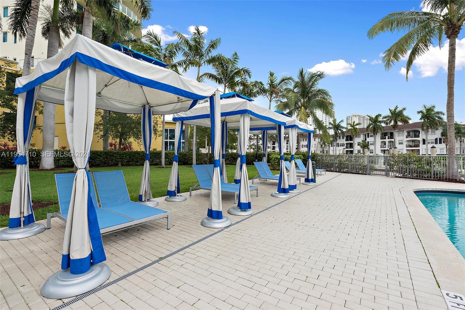 2950 NE 188th St # 302, Aventura FL 33180 — 80