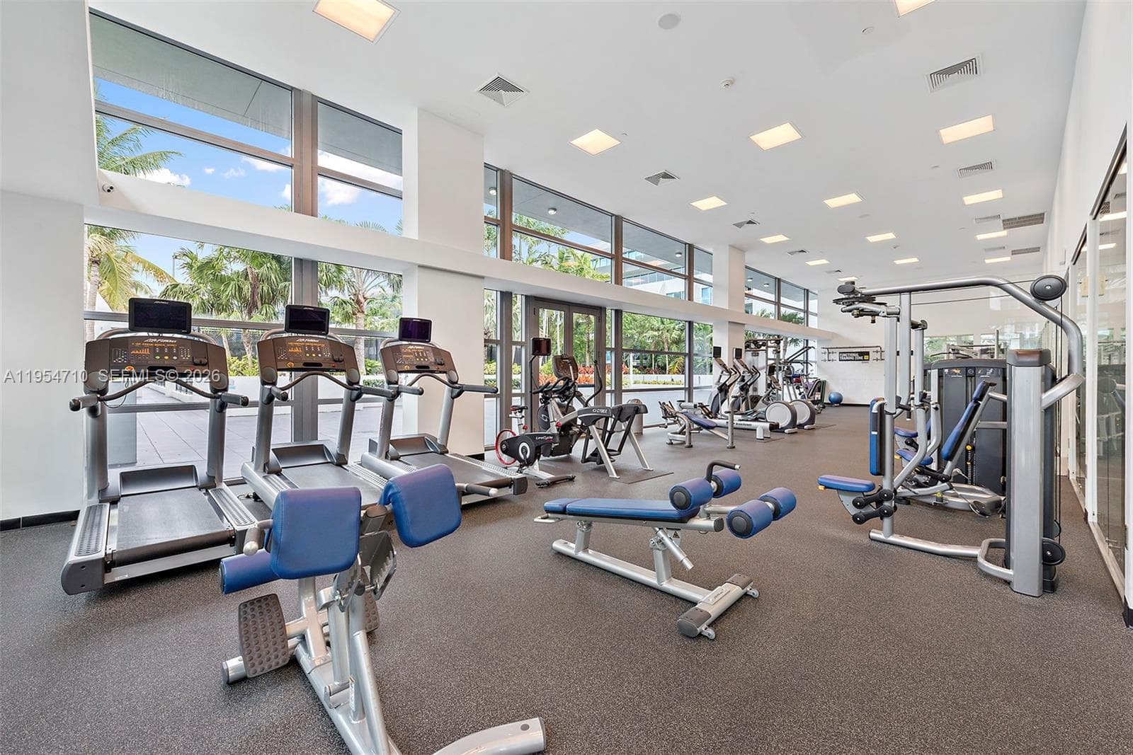 2950 NE 188th St # 302, Aventura FL 33180 — 84