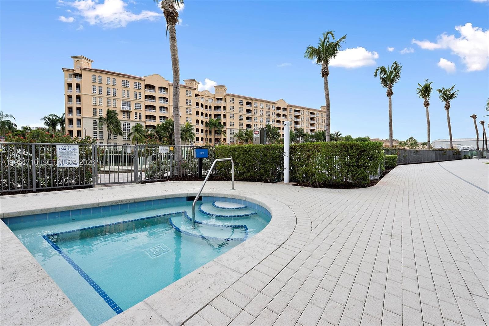 2950 NE 188th St # 302, Aventura FL 33180 — 81