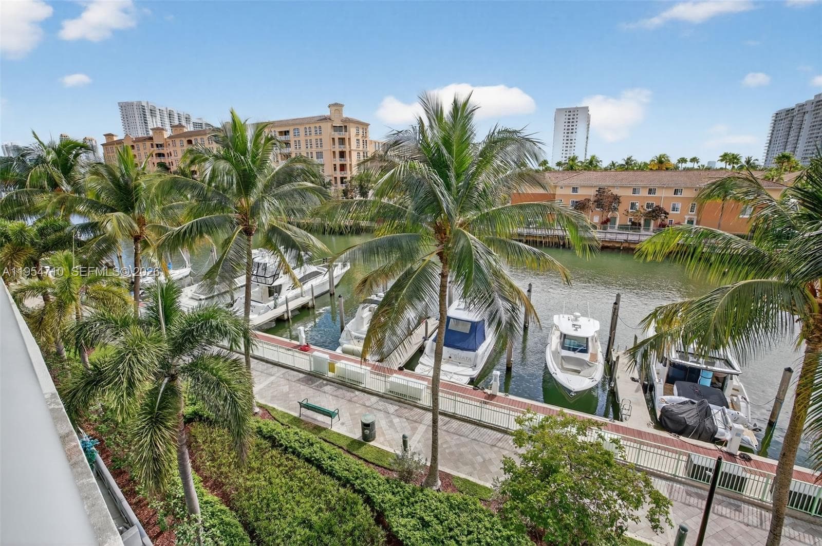 2950 NE 188th St # 302, Aventura FL 33180 — 32