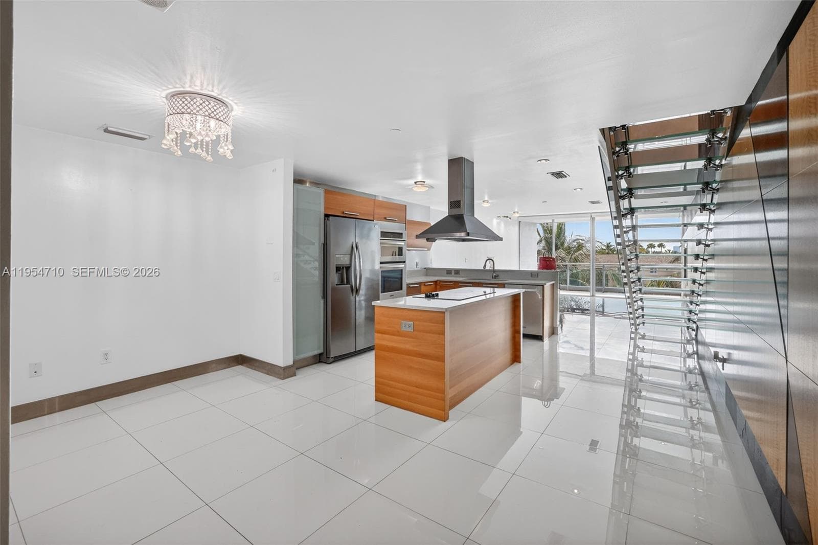 2950 NE 188th St # 302, Aventura FL 33180 — 1