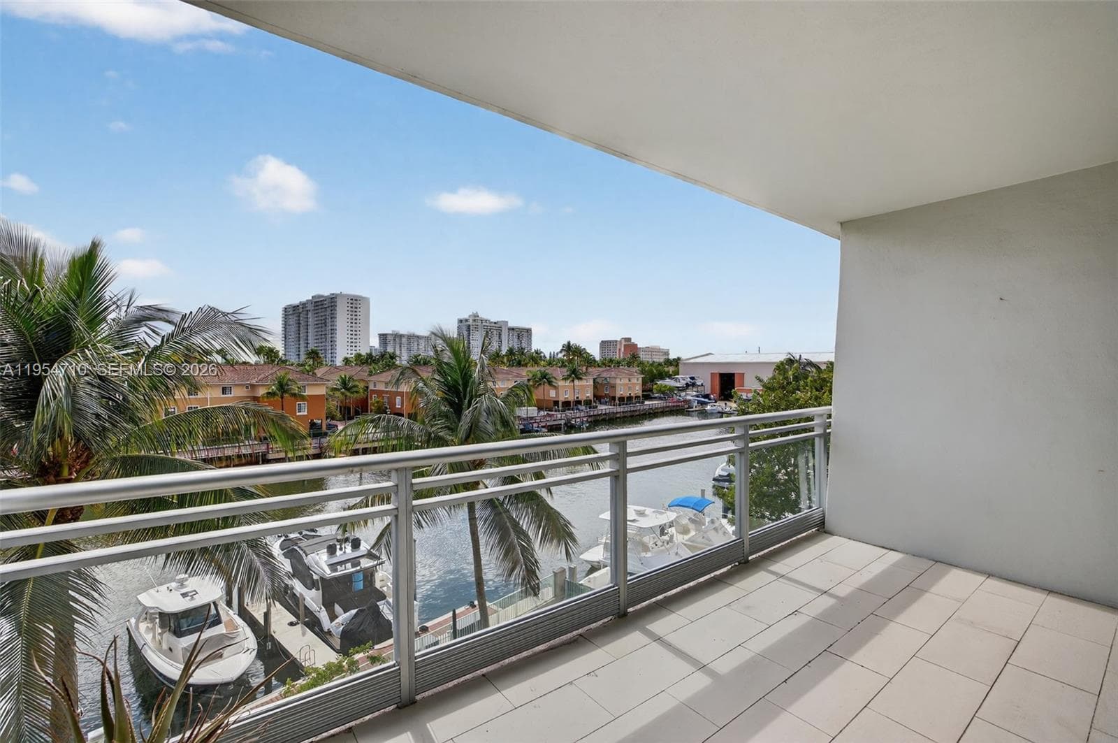2950 NE 188th St # 302, Aventura FL 33180 — 30
